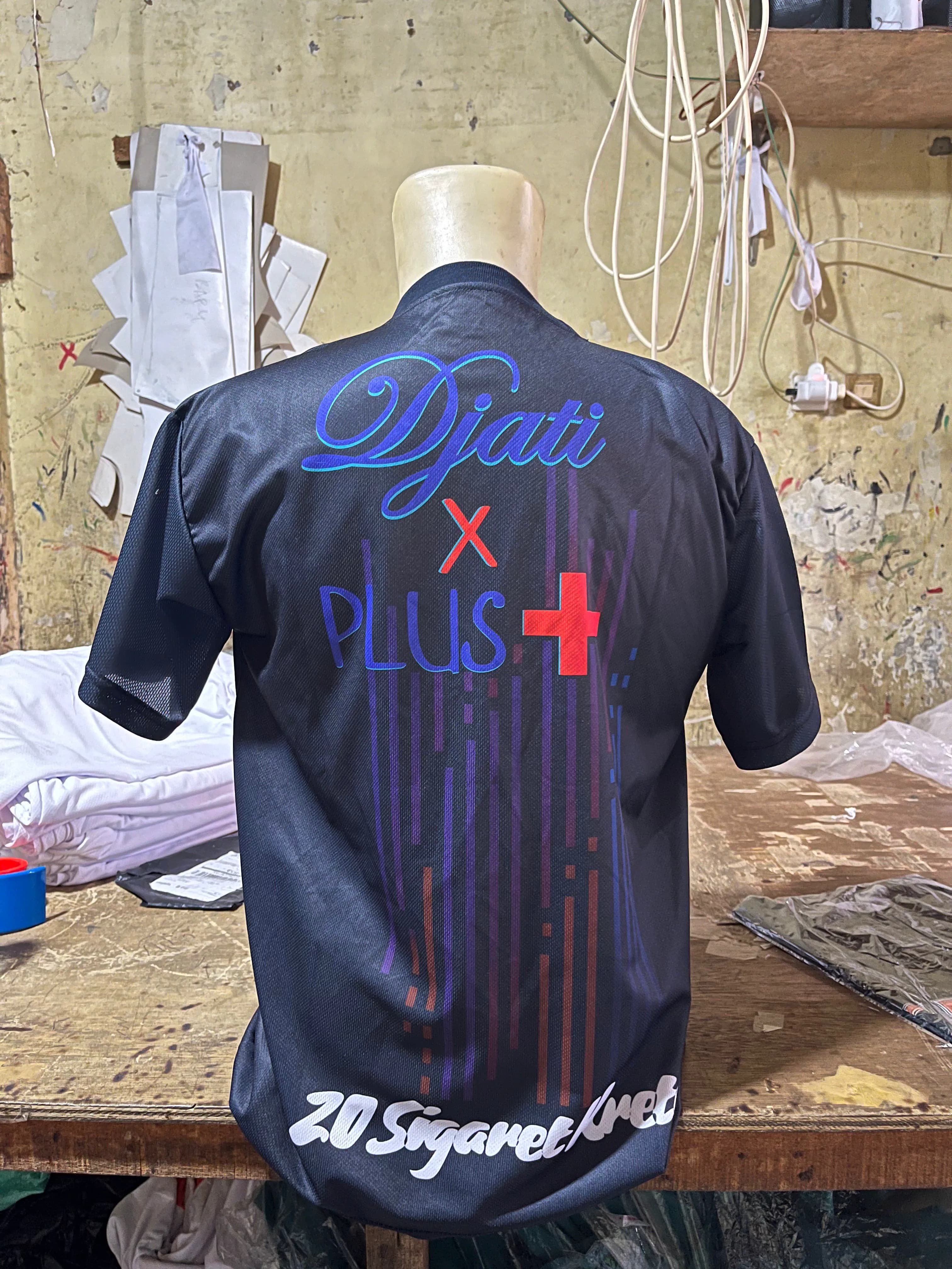 Kaos seragam kantor